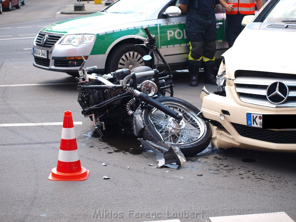 VU Motorrad gegen PKW Koeln Muehlenbach P28.JPG